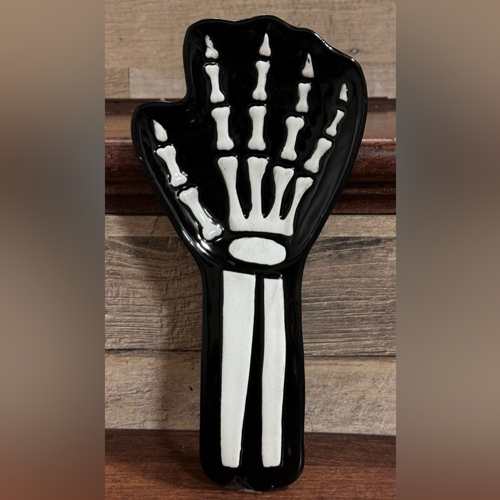Super Cute 🥰 Spooky 👻 calavera 💀 Hand Spoon 🥄 Rest - NEW